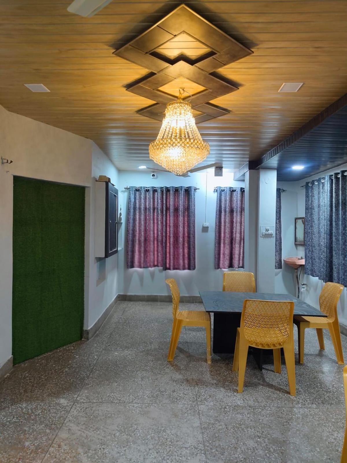 Hotel Crystal Dreams Mathura Exterior photo