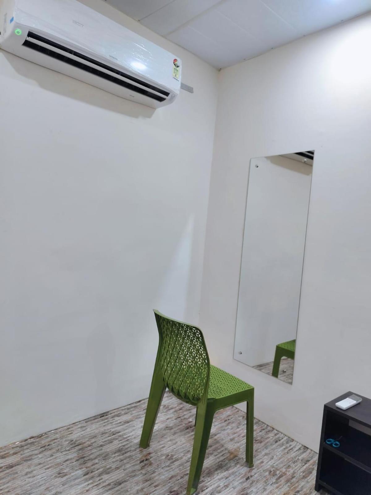 Hotel Crystal Dreams Mathura Exterior photo