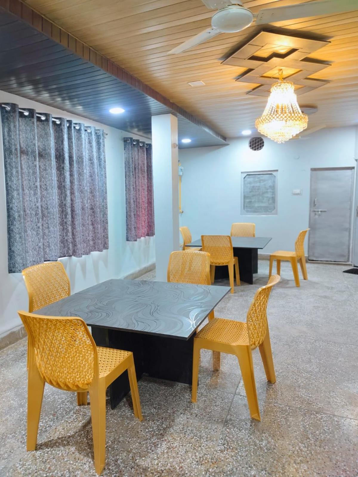 Hotel Crystal Dreams Mathura Exterior photo
